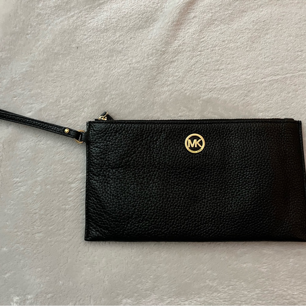 Michael Kors Wristlet - Picture 1 of 3